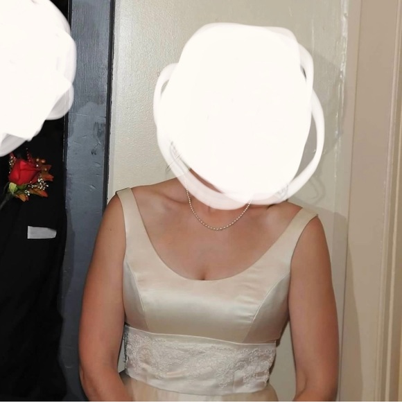 Couture Birnbaum and Bullock wedding gown. - Picture 4 of 5